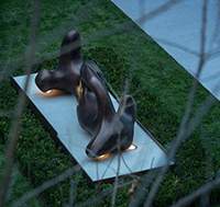 巧匠雕塑生产厂家作品案例：现代抽象异形仿铜玻璃钢雕塑落地摆件